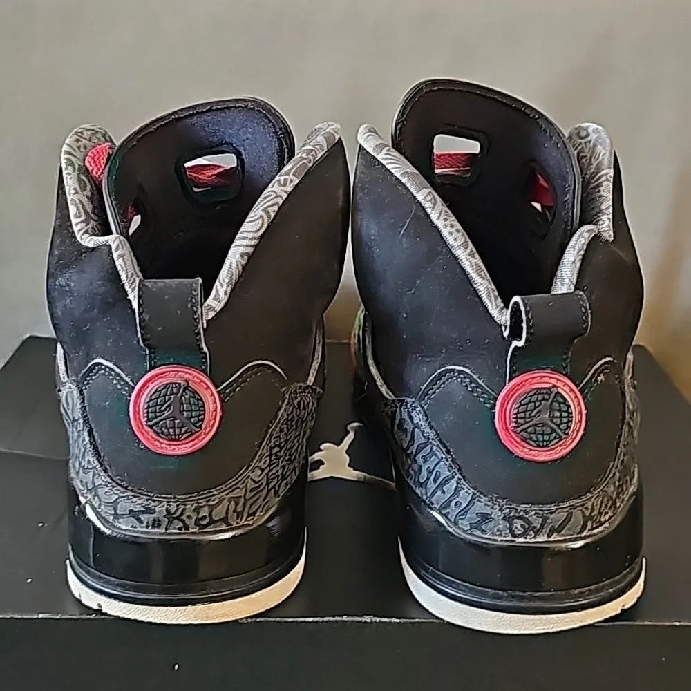 JORDAN SPIZIKE Black Varsity Red Classic Green 2017 Size 13